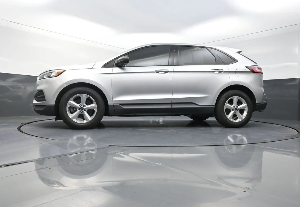 Used 2019 Silver Ford SE image 24