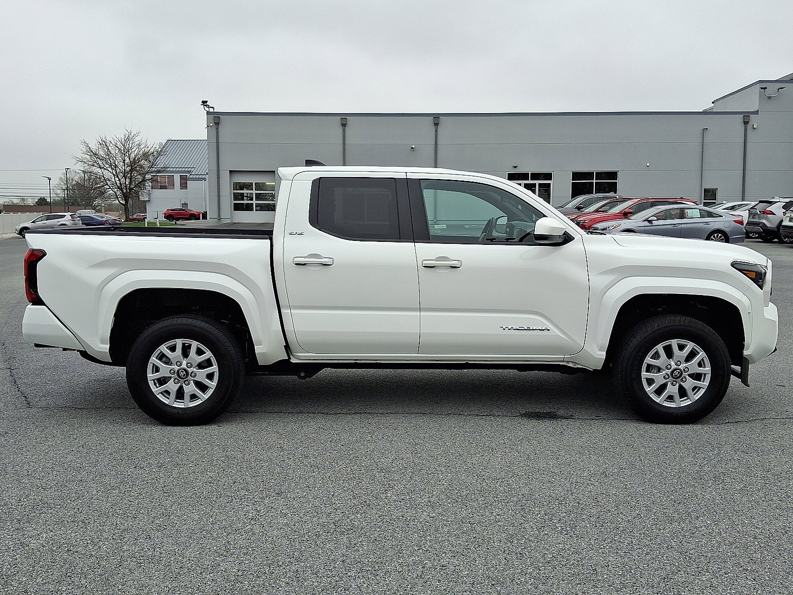 2024 Toyota Tacoma SR5 - Photo 8