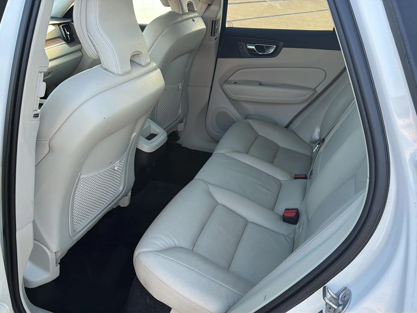 Used 2022  Volvo Momentum image 10