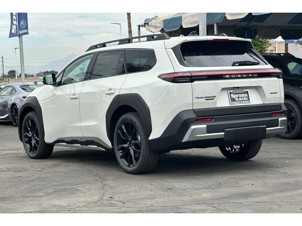 New 2026 CRYSTAL WHITE PEARL Subaru Touring image 5
