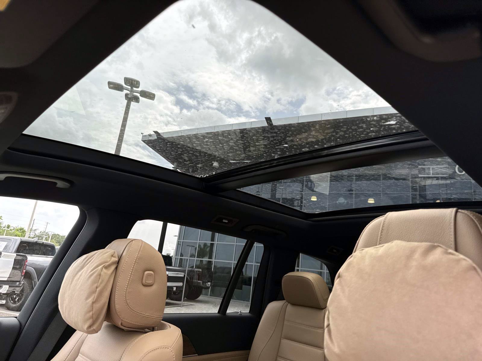 New 2026 Moonlight White Mercedes-Benz 450 4MATIC® SUV image 25