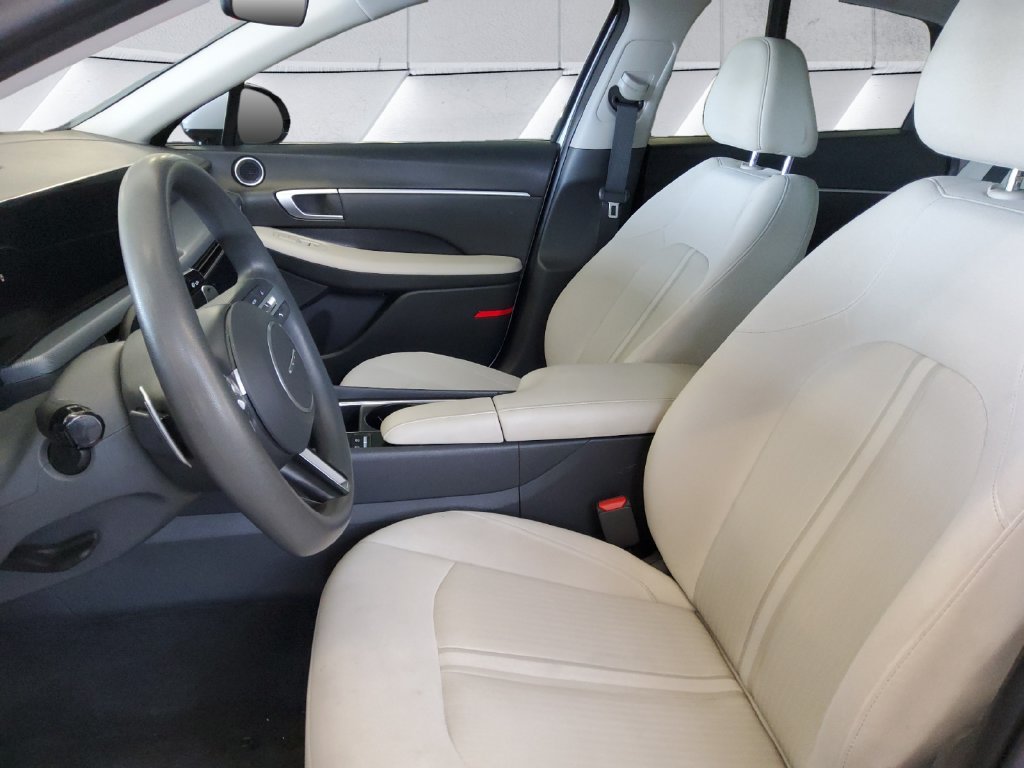 Used 2024 White Hyundai SEL image 7