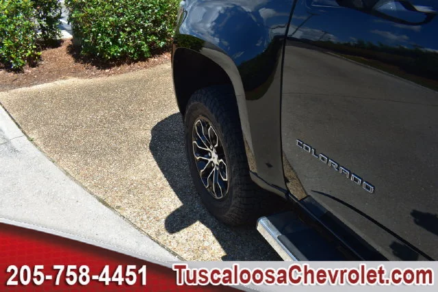 Used 2022 BLACK Chevrolet 4WD LT image 18