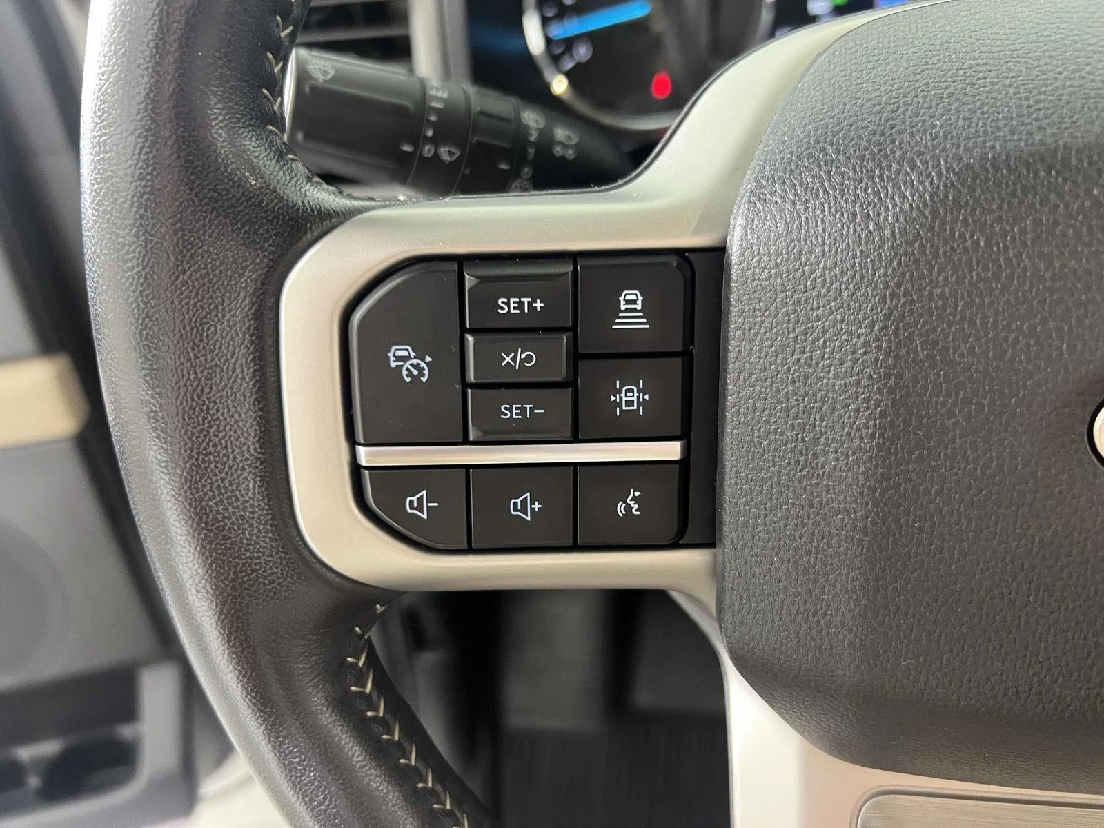 Used 2023 Star White Metallic Tri-Coat Ford XLT image 16