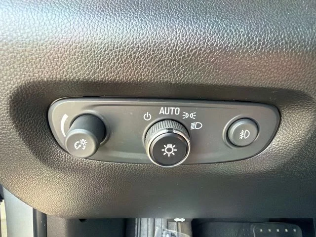 Used 2020 Silver Chevrolet 3LT image 36