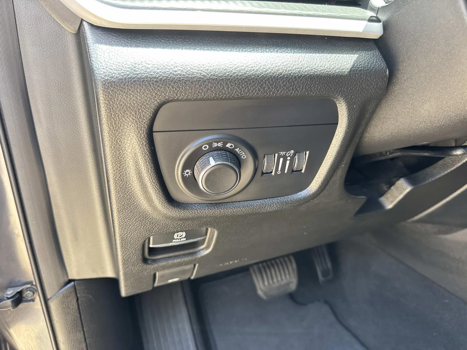 Used 2024 Baltic Gray Metallic Clearcoat Jeep Laredo image 20