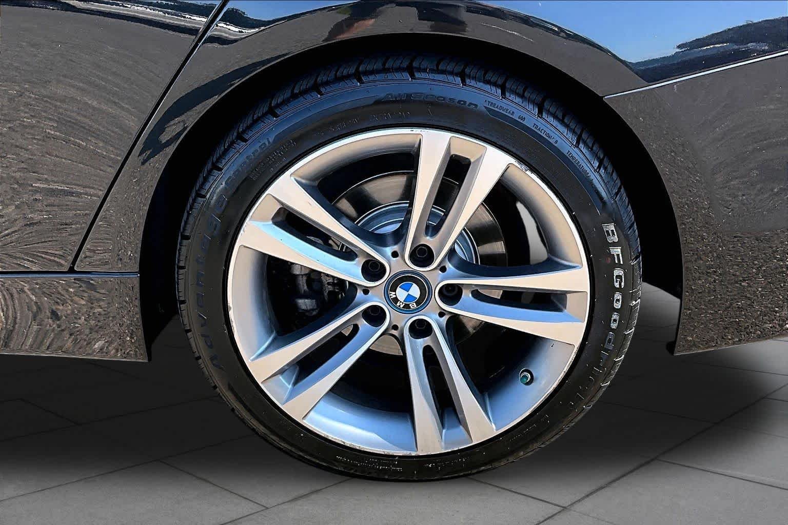 Used 2018 Black Sapphire Metallic BMW 330e iPerformance image 10