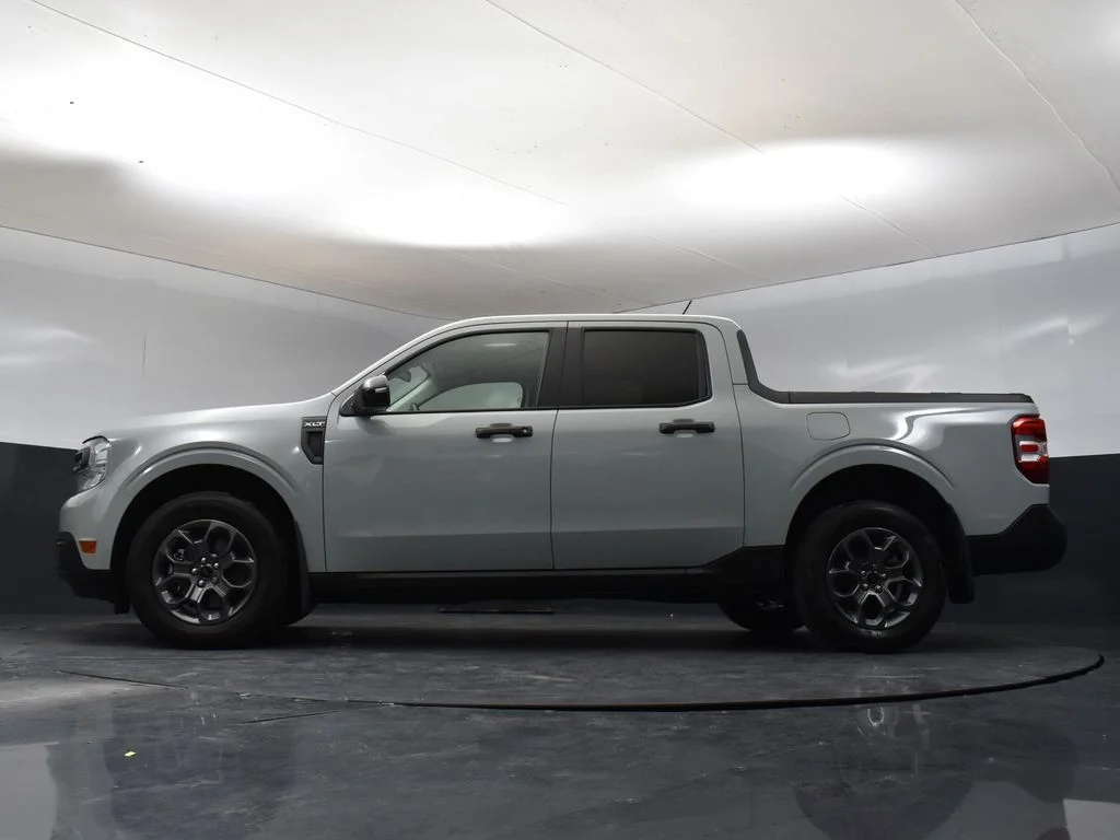 Used 2024 Green Ford XLT image 9