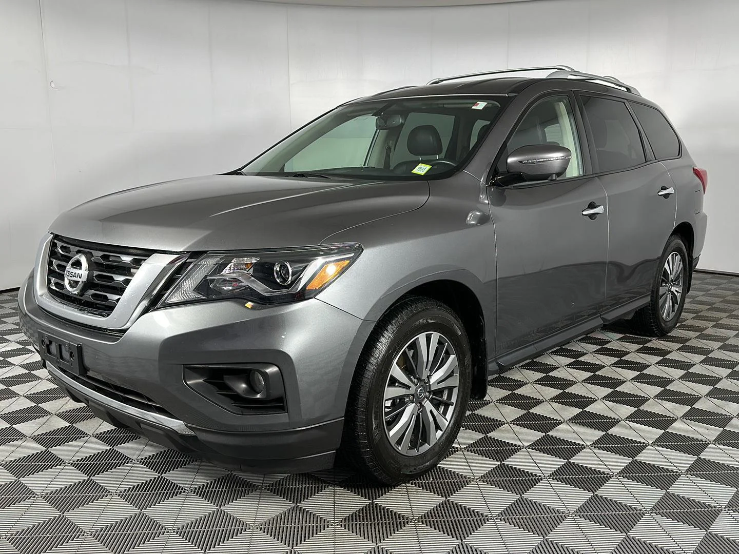 Used 2020 Gun Metallic Nissan SL image 3