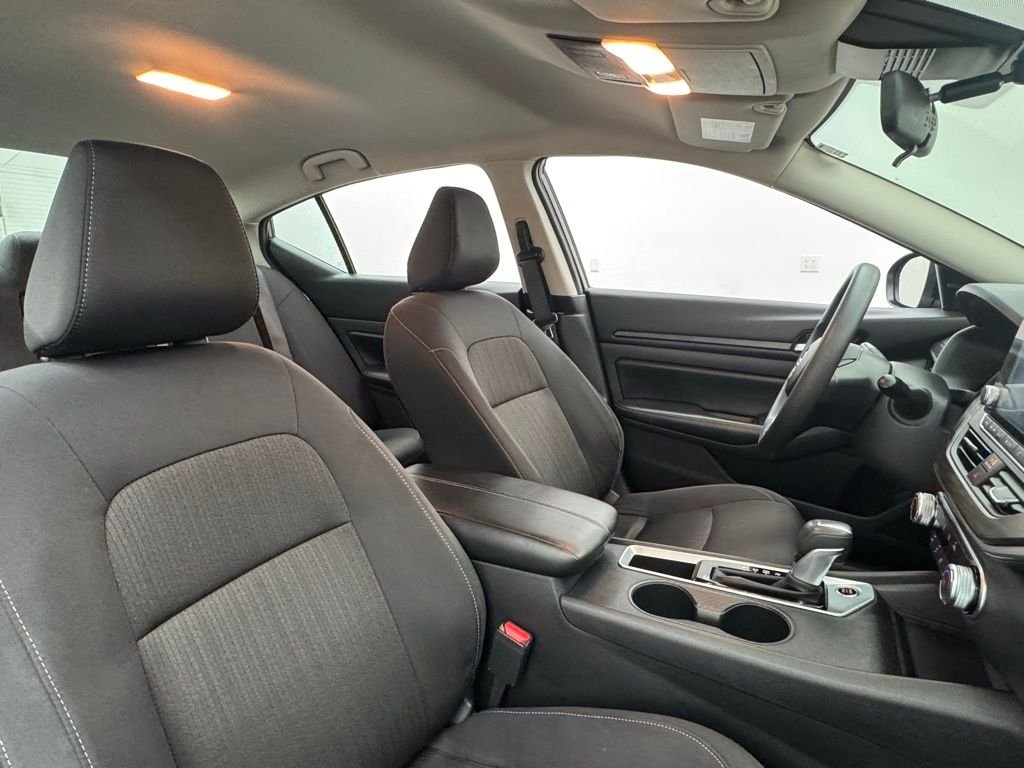 Used 2025 Gun Metallic Nissan 2.5 SV image 29