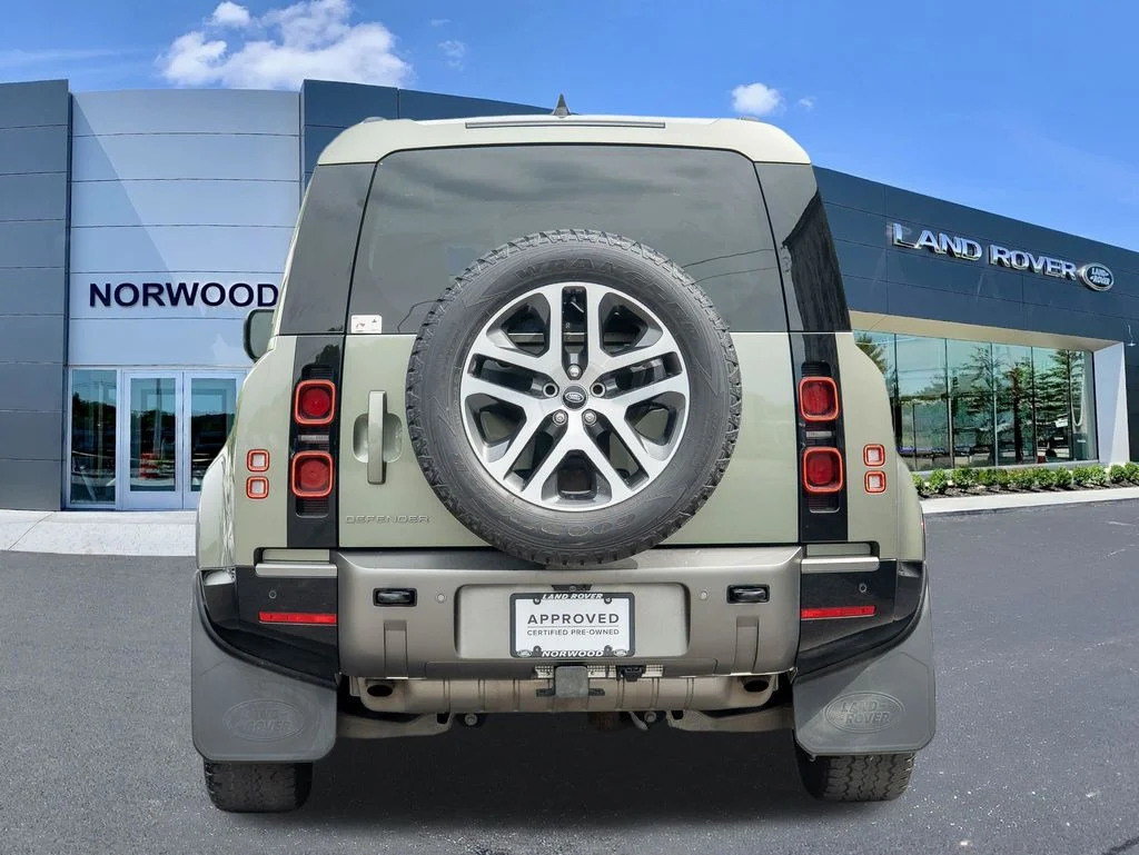 Used 2024 Green Land Rover X-Dynamic SE image 5