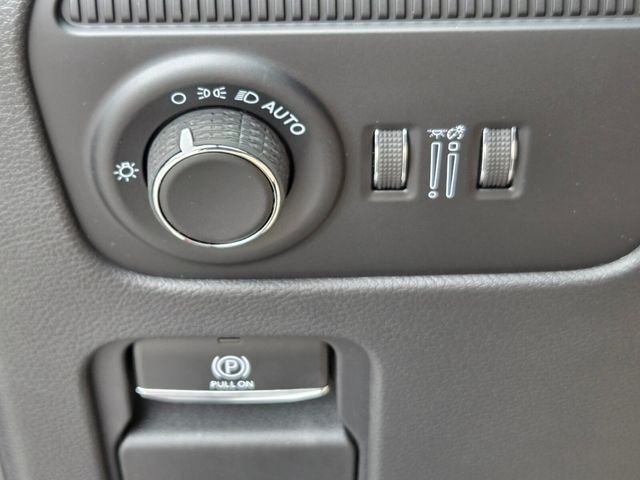 New 2026 Velvet Red Pearl-Coat Exterior Paint Jeep  image 27