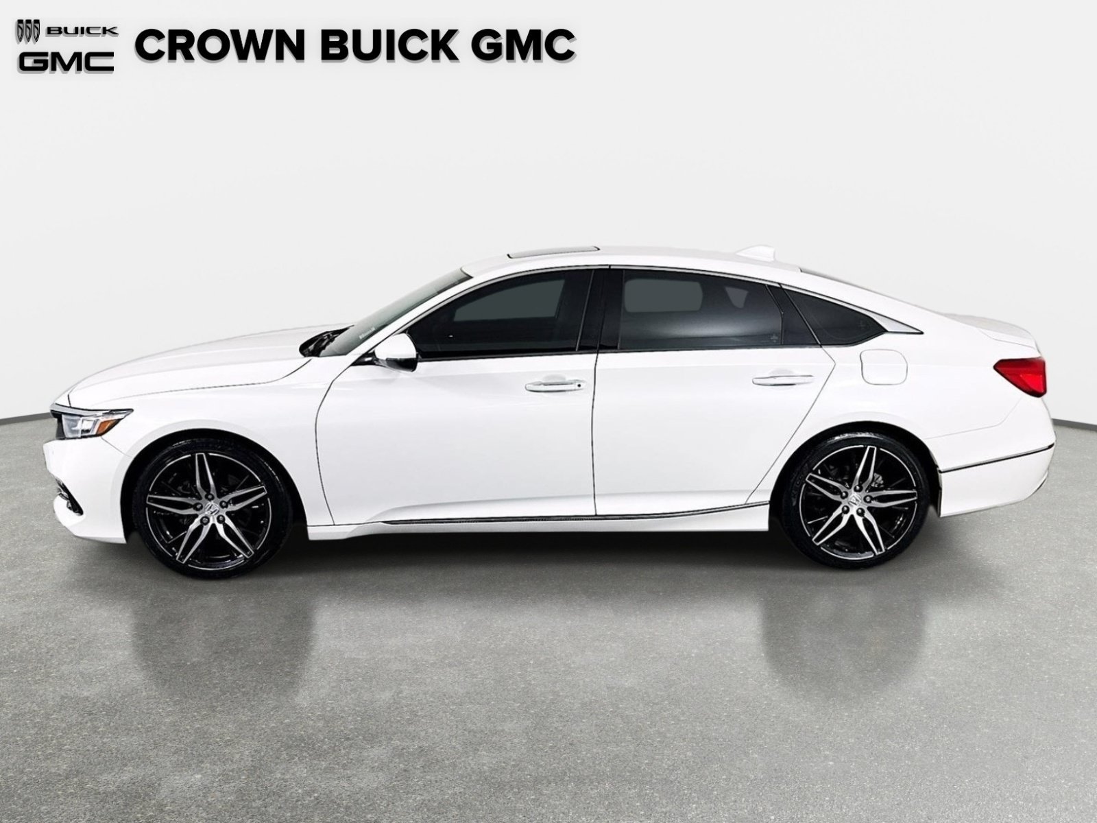 Used 2022 Platinum White Pearl Honda Touring 2.0T image 8