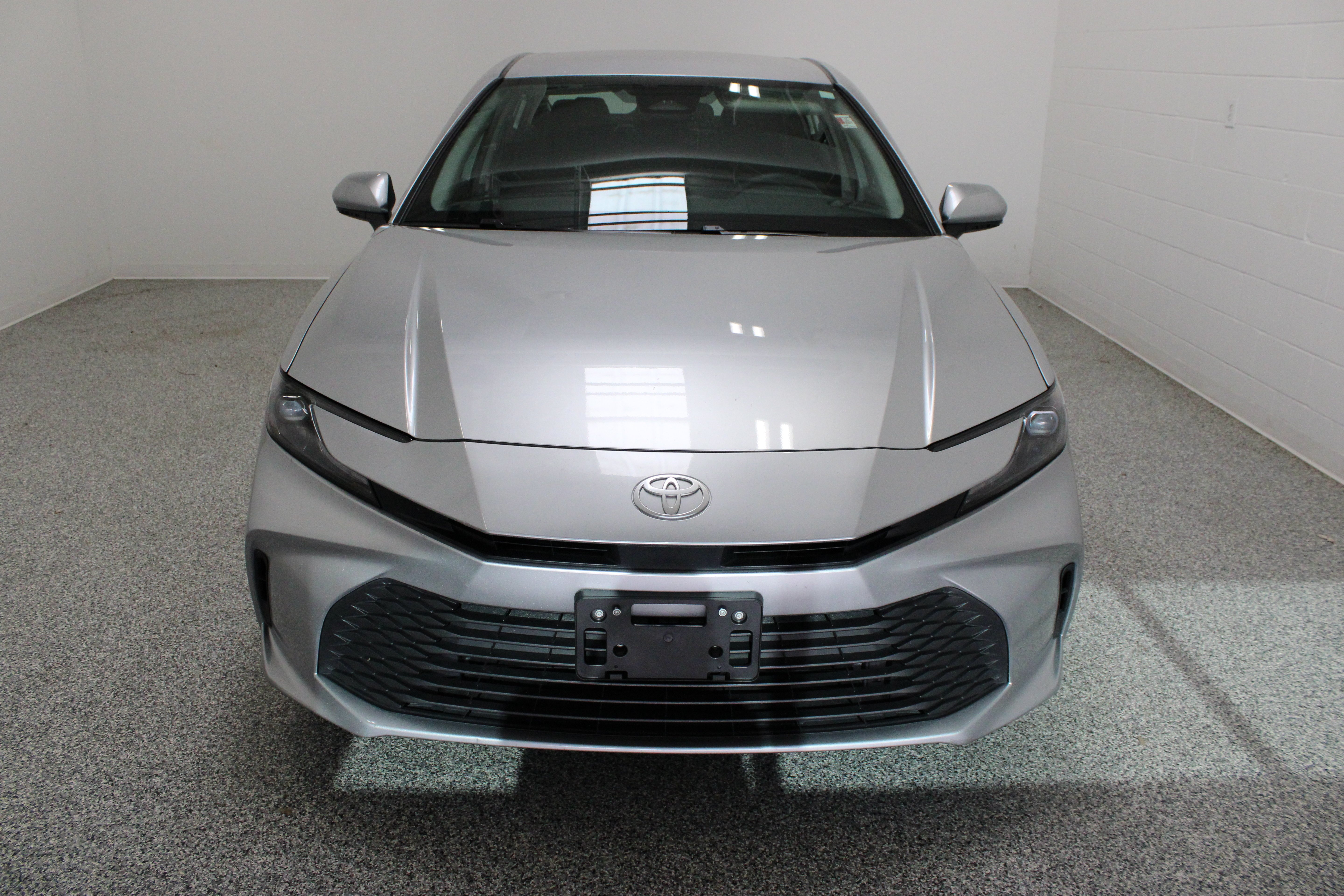 Used 2025 Silver Toyota LE 2.5L/Electric image 3