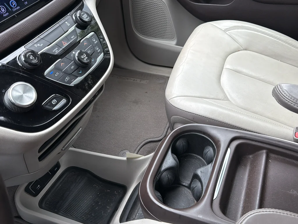 Used 2017 White Chrysler Touring L image 22