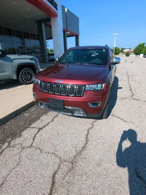 Used 2018 Red Jeep Limited image 2