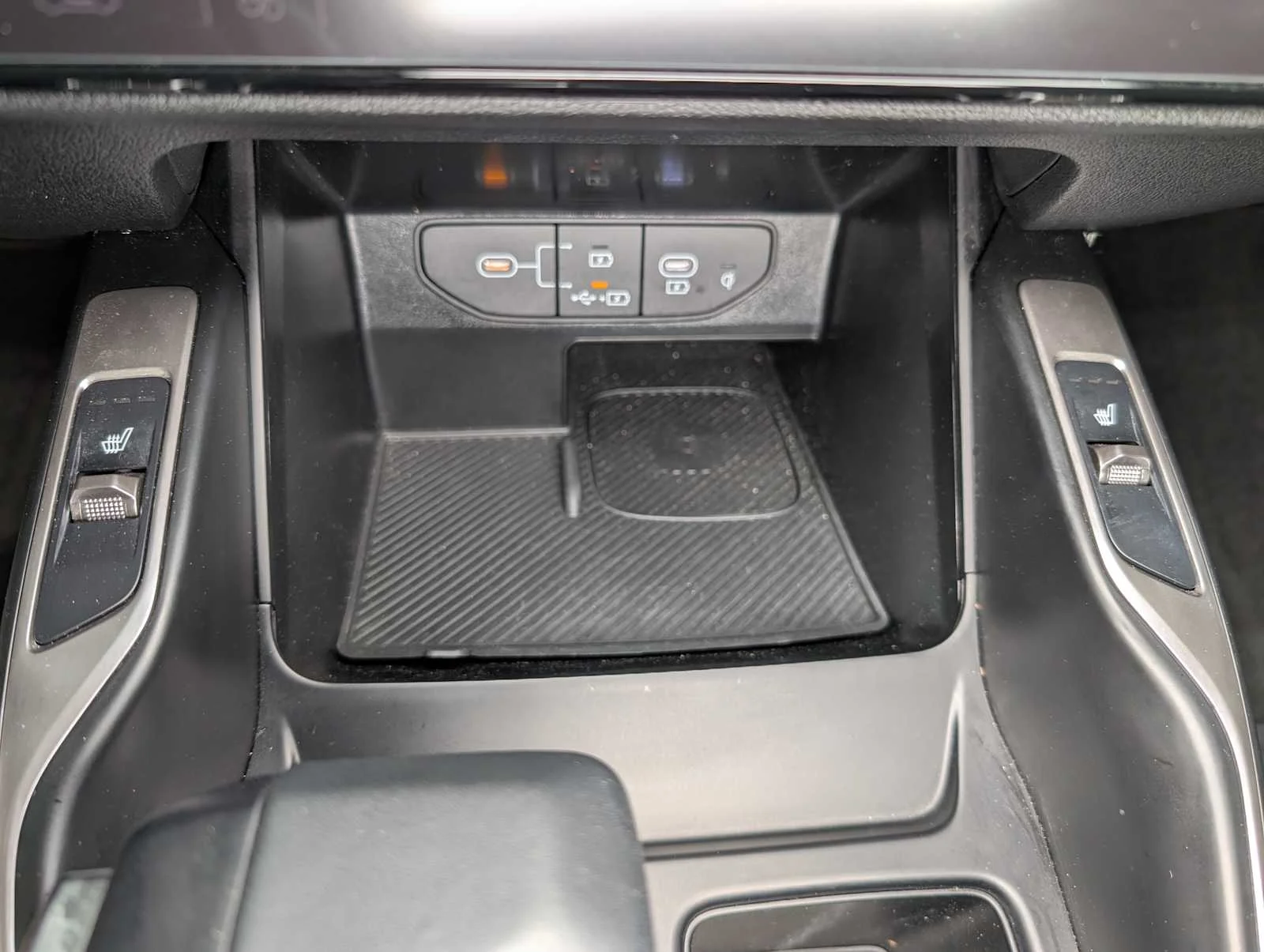 Used 2025 Glacial White Pearl Kia S image 31