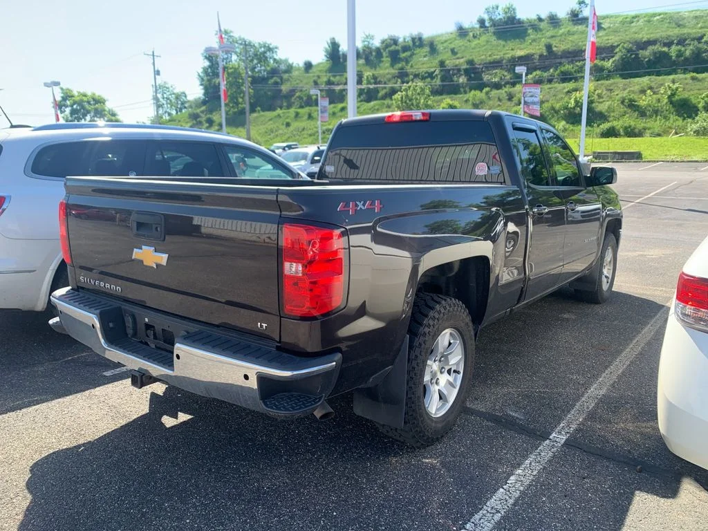 Used 2018  Chevrolet LT image 2