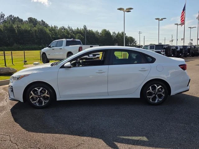 Used 2020 White Kia LXS image 4