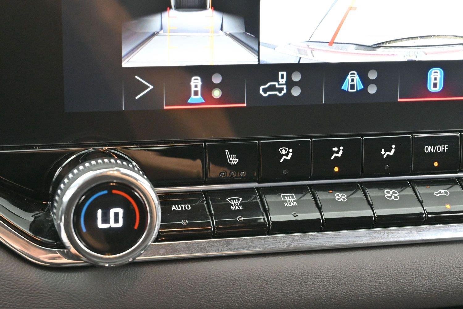 Used 2025 Onyx Black GMC Elevation image 24