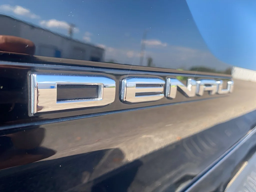 Used 2025 Onyx Black GMC Max Range Denali image 41