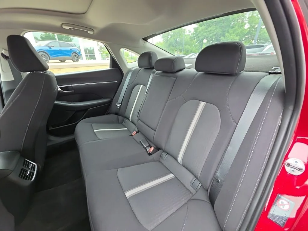 Used 2023 Red Hyundai SEL image 19