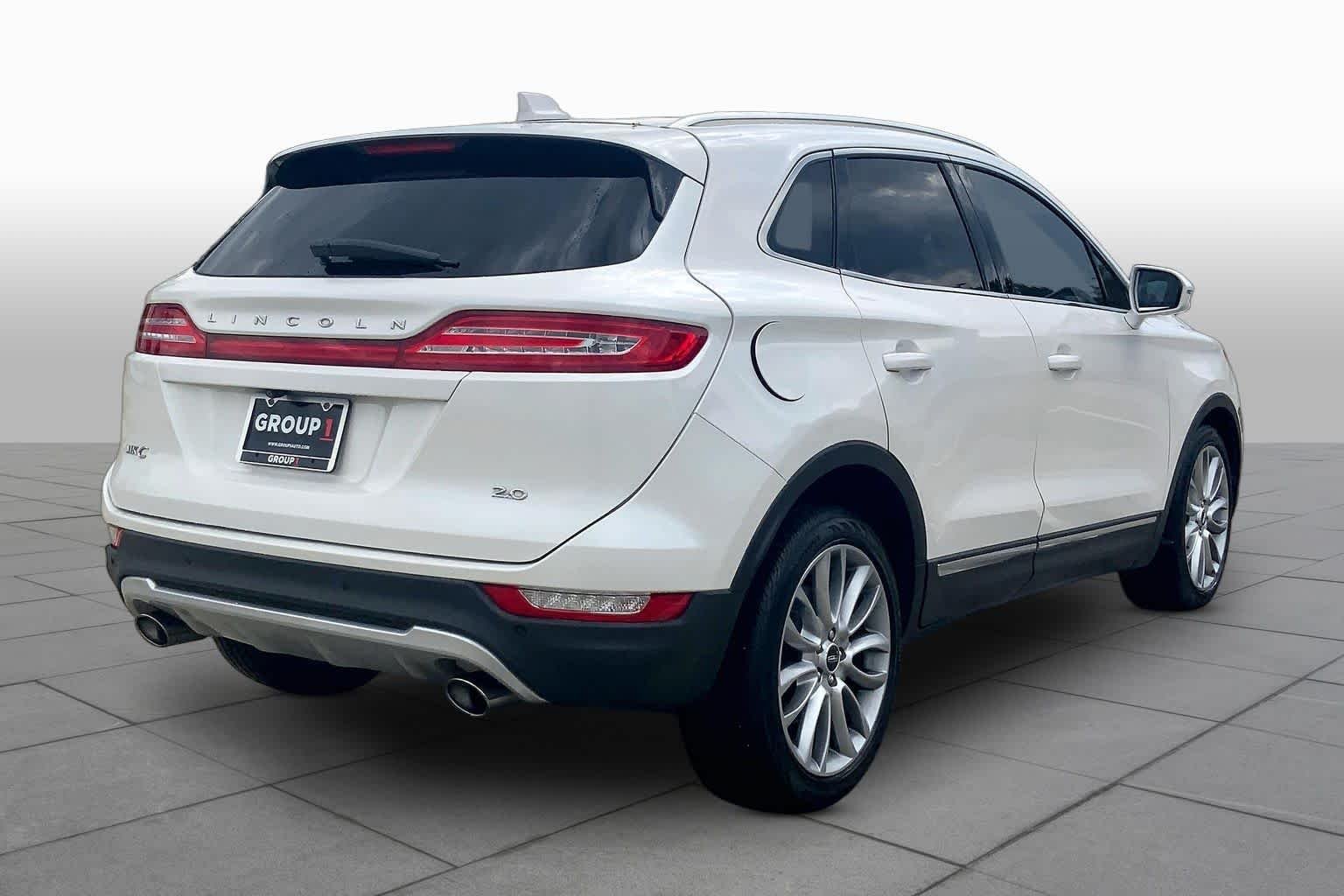 Used 2016 White Platinum Metallic Tri-Coat Lincoln Reserve image 13