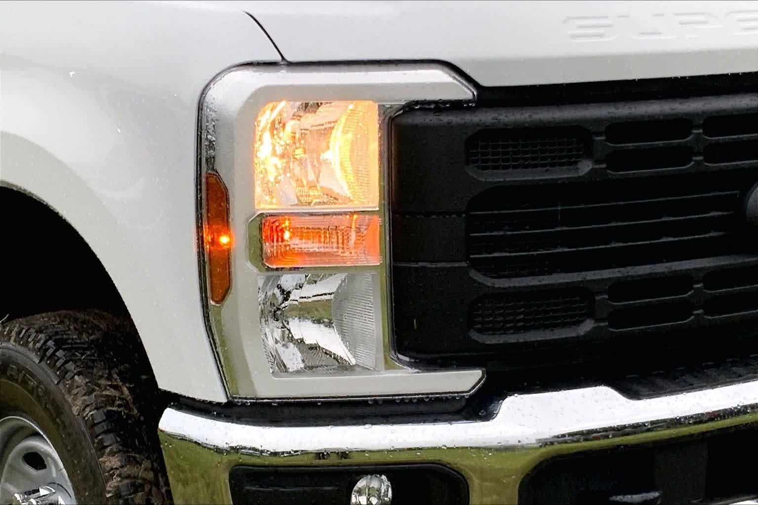 New 2026 Oxford White Ford F-250® XL image 10
