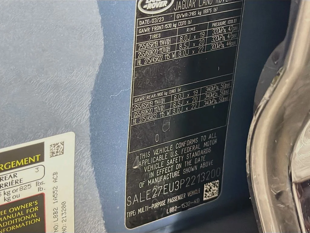 Used 2023 Blue Land Rover X-Dynamic SE image 34
