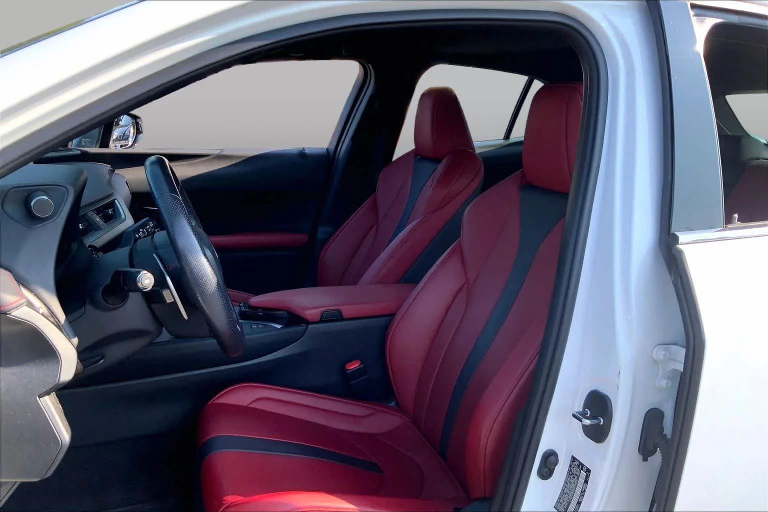 Used 2019 Ultra White Lexus F SPORT image 8