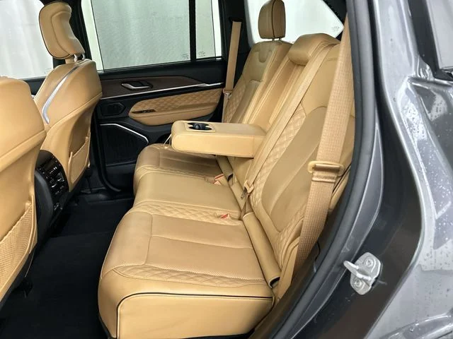 Used 2023 Gray Jeep Summit image 27