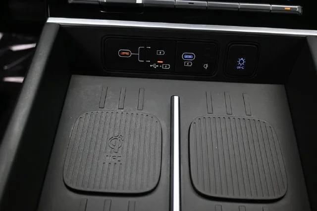 Used 2025 Black Hyundai Limited image 24