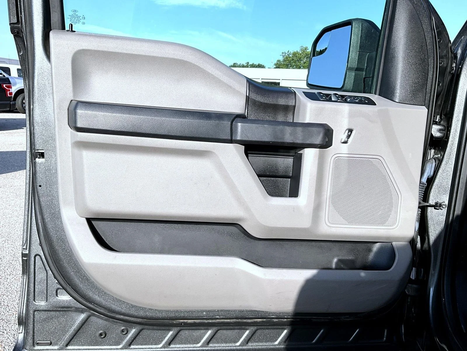 Used 2018 Gray Ford XL image 10