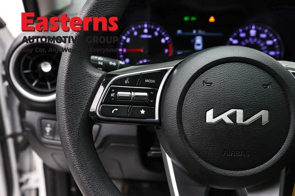 Used 2023 White Kia LXS image 16