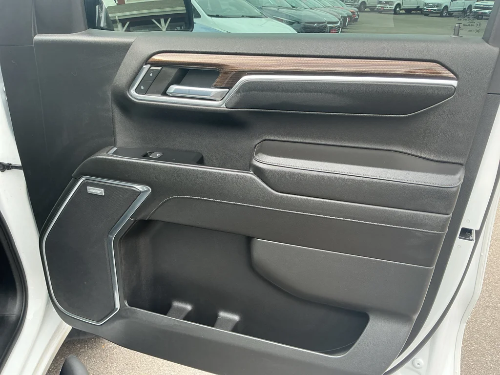 Used 2022 Summit White Chevrolet LT Trail Boss image 13