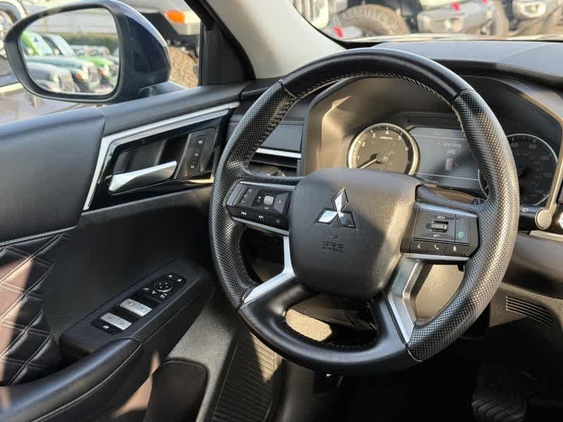 Used 2022 Cosmic Blue Metallic Mitsubishi SEL Special Edition image 13