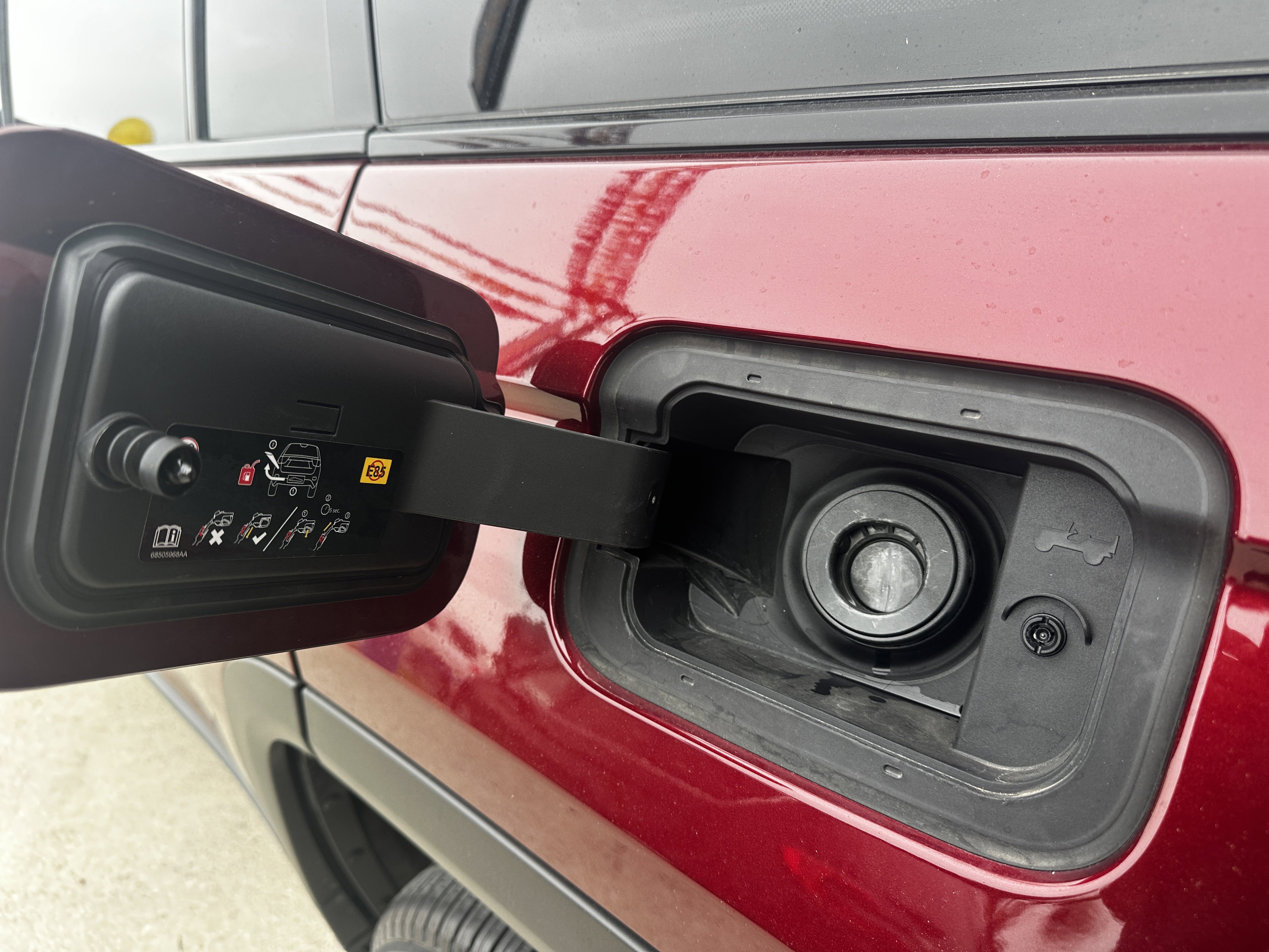Used 2023 Velvet Red Pearlcoat Jeep Limited image 13