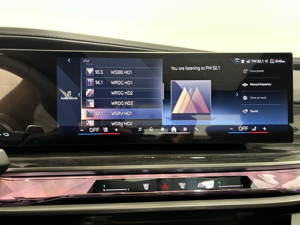 2026 BMW 7 Series 750e - Photo 16