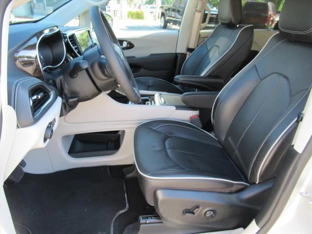 Certified Used 2024 Silver Chrysler Limited image 25