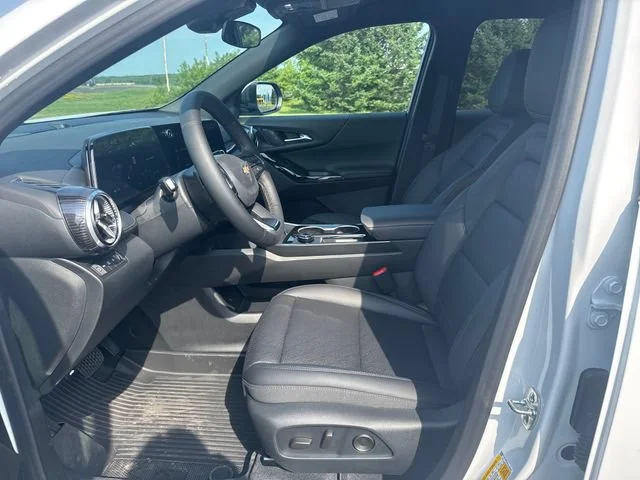 2027 Chevrolet Equinox LT - Photo 10