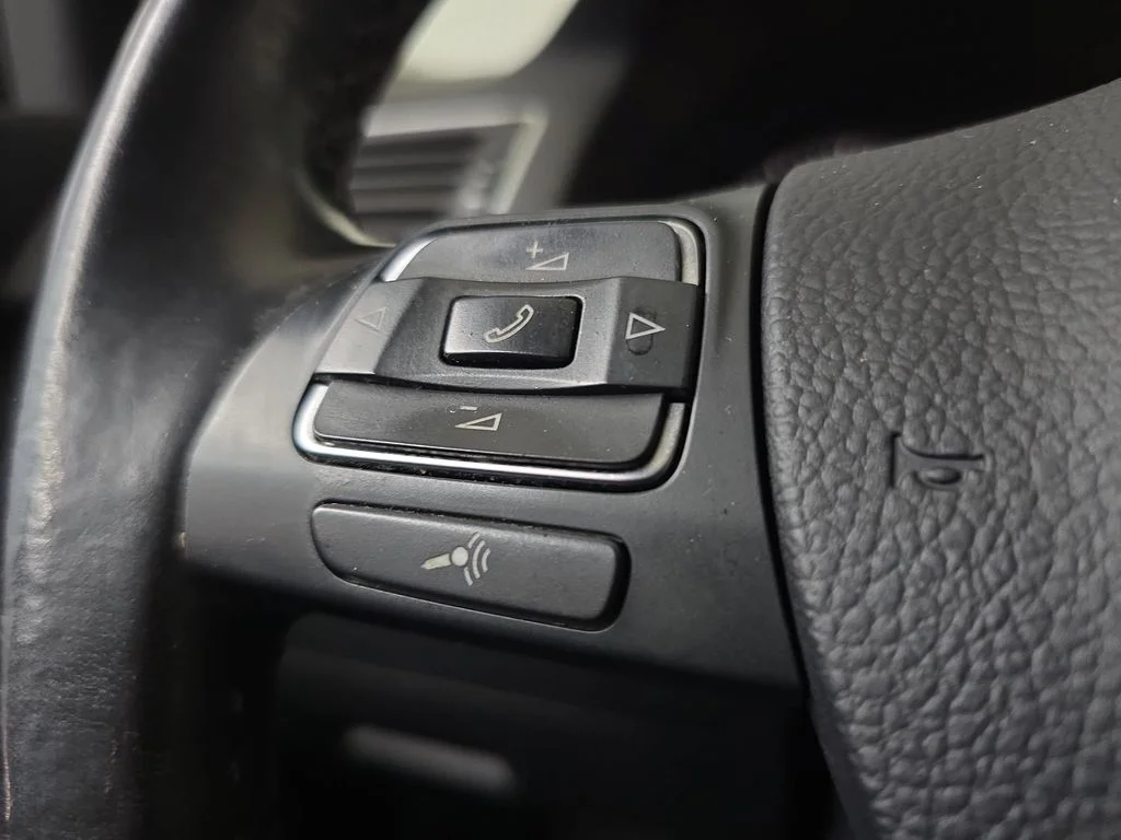 Used 2014 Platinum Gray Metallic Volkswagen 2.5L Wolfsburg Edition image 19