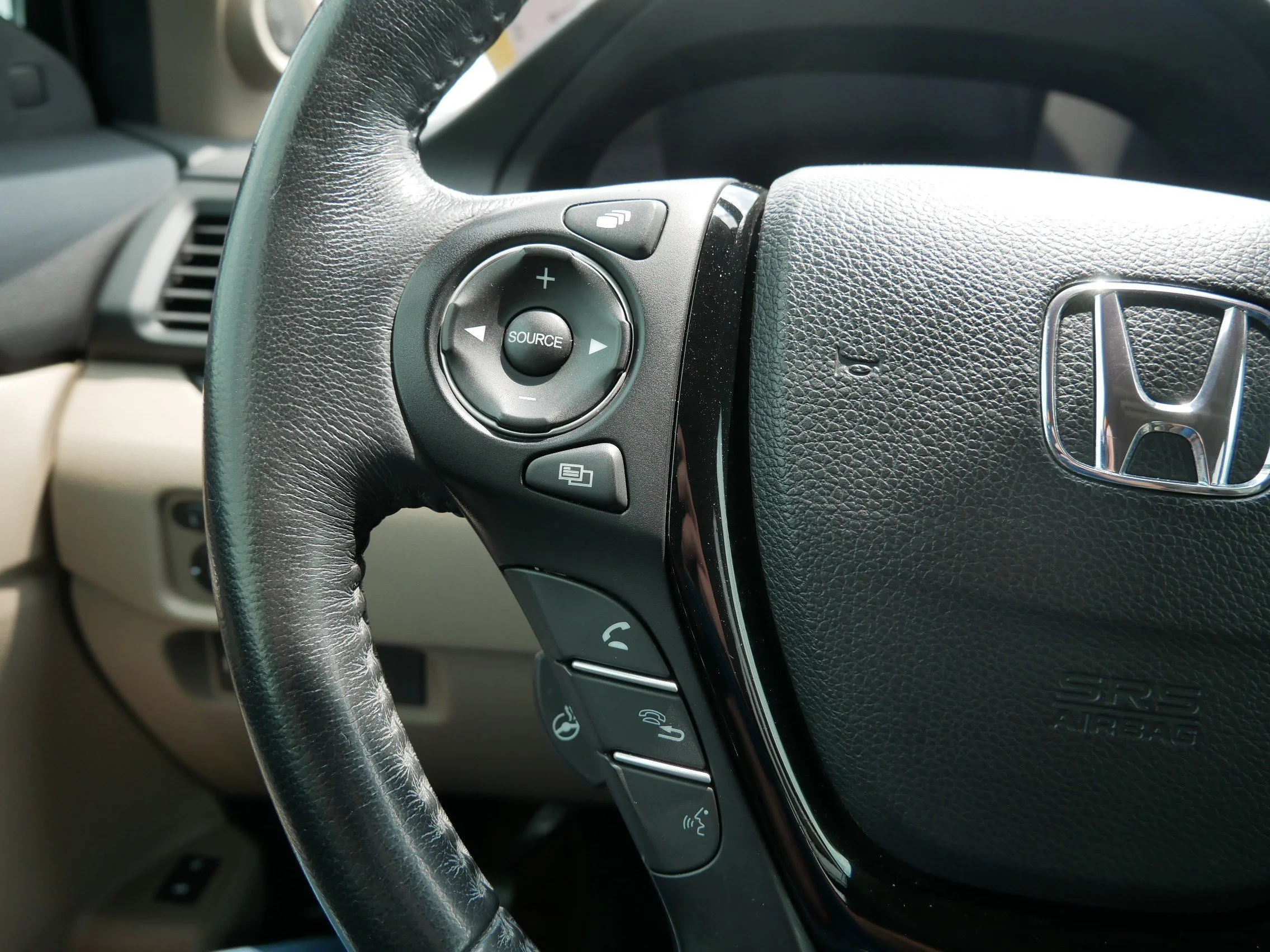 Used 2016 White Diamond Pearl Honda Elite image 30