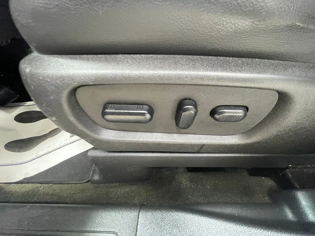 Used 2014 Silver Ford XLT image 17