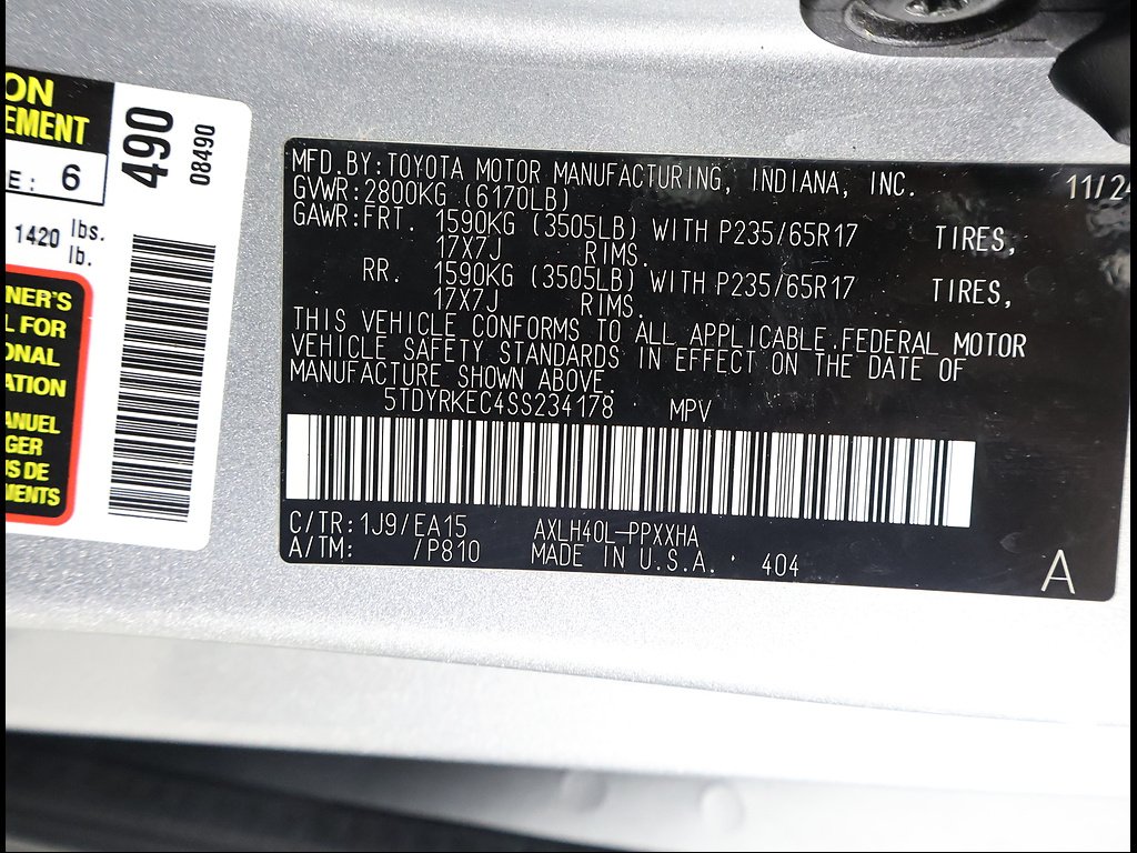 Used 2025 Celestial Silver Metallic Toyota XLE 8-Passenger image 15