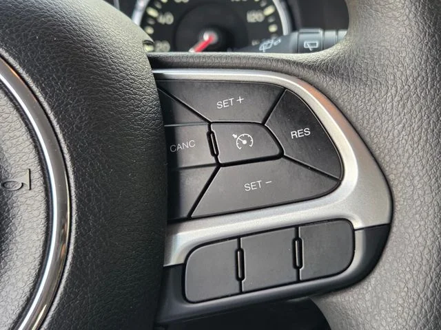Used 2023 Red Jeep Latitude image 25