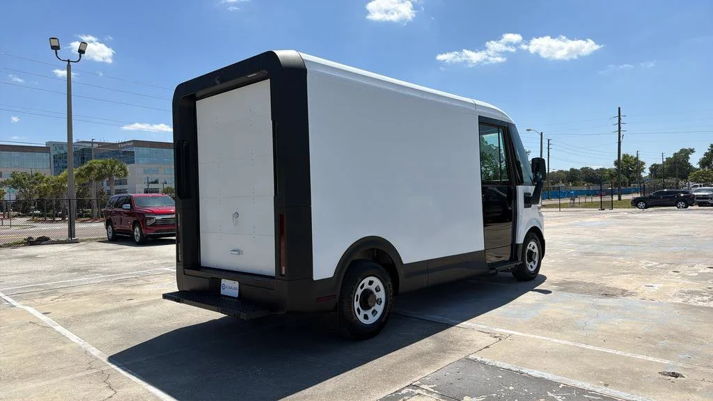 Used 2024 Oyster White BrightDrop EJY image 9