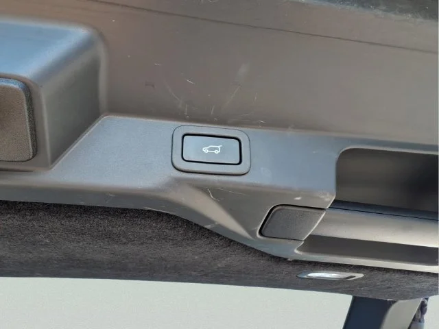 Used 2021 Black Land Rover HSE Silver Edition image 9
