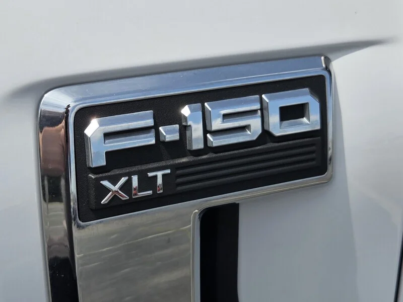 Used 2023 WHITE FORD XLT 4WD SUPERCREW 5.5