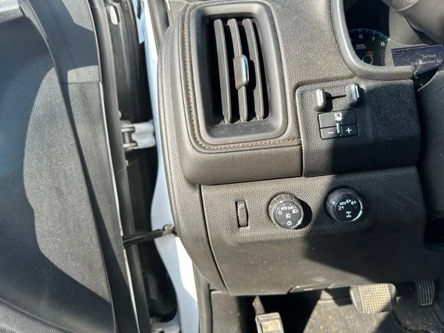 Used 2021 White GMC AT4 w/Leather image 19