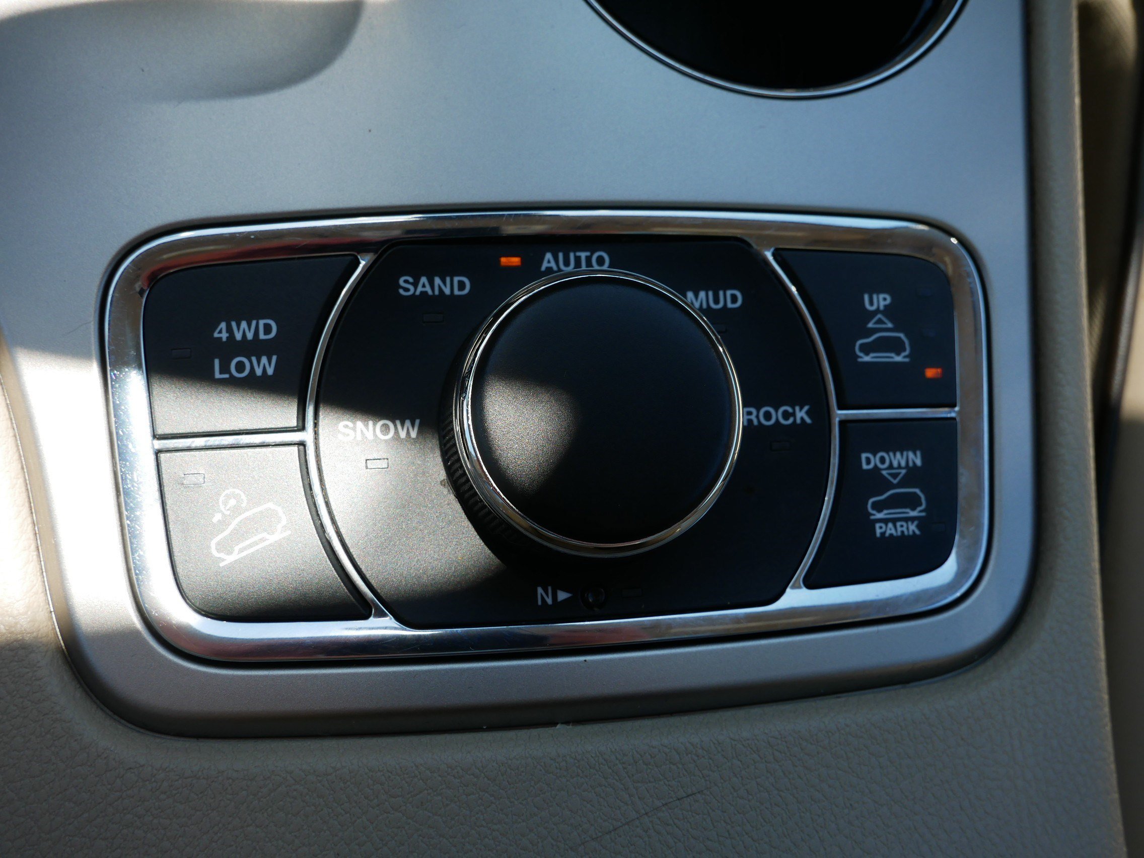 2014 Jeep Grand Cherokee Overland - Photo 26